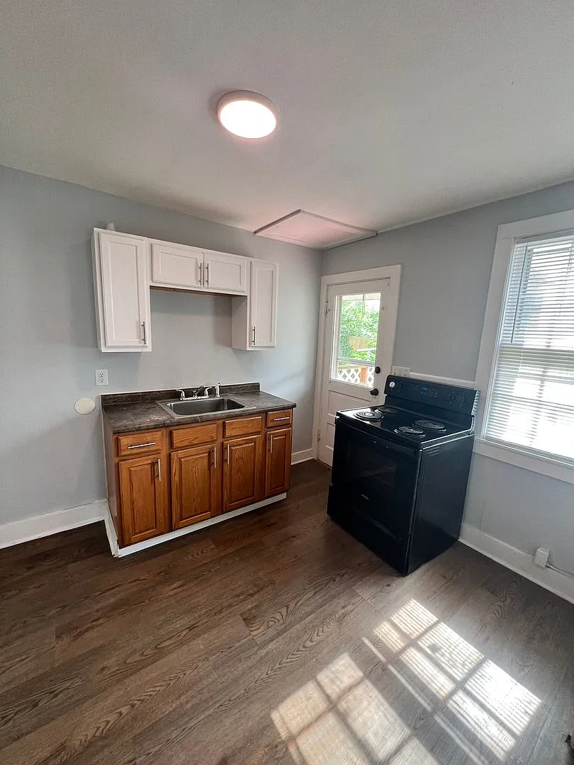1105 Berry Street — Photo 4
