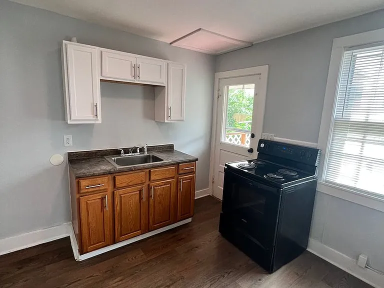 1105 Berry St — Photo 4
