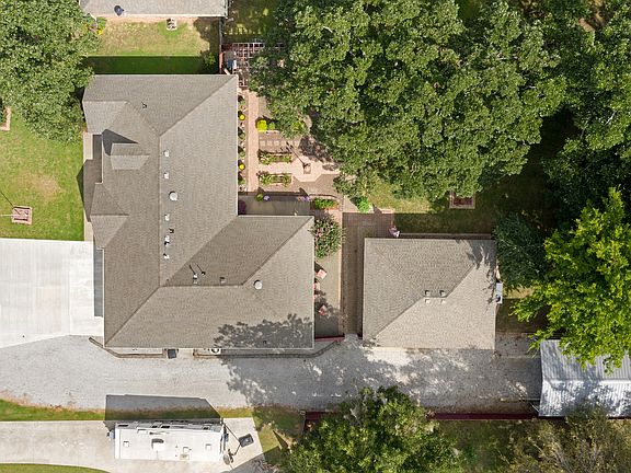 4th image of 10060 E Pin Oak Ln