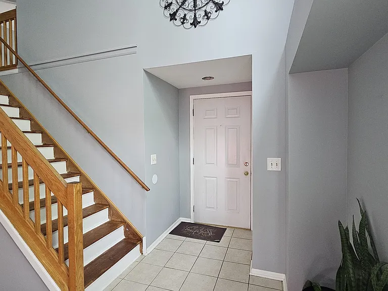 121 Hampton Ave — Photo 13