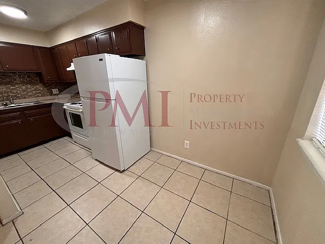2238 Carreon Drive #6 — Photo 6