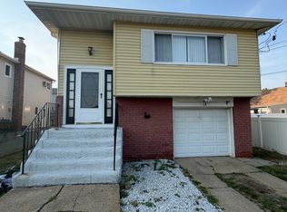 15 Major Rd, Massapequa, NY 11758