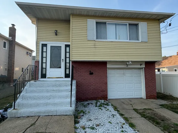 15 Major Rd, Massapequa, NY 11758