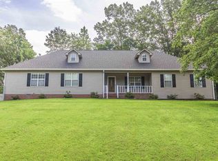 262 Countrywood Dr, Selmer, TN 38375