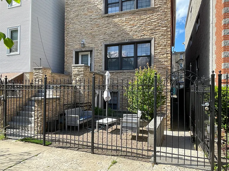 1522 W Superior St #1 — Photo 29