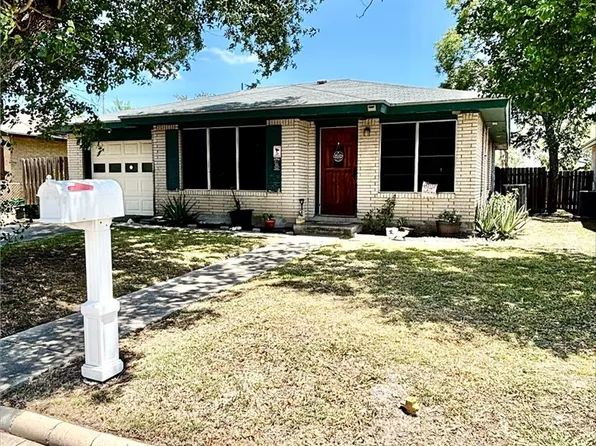 1013 Laredo St, Sinton, TX 78387