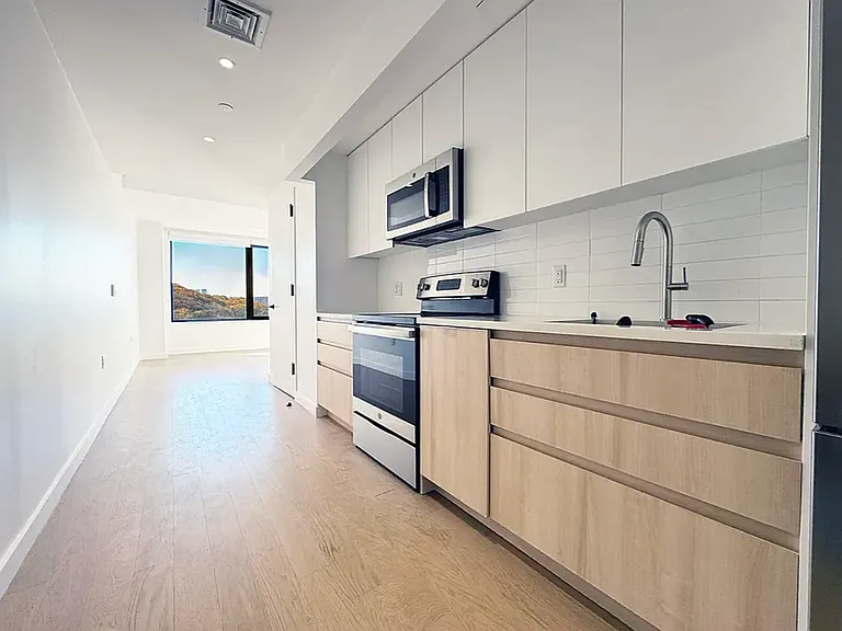 2395 Palisade Ave #304 — Photo 2