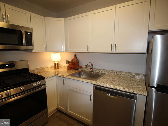 5th image of 801 N Pitt St APT 809