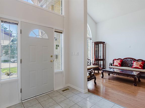 4th image of 15 Cormack Cres NW