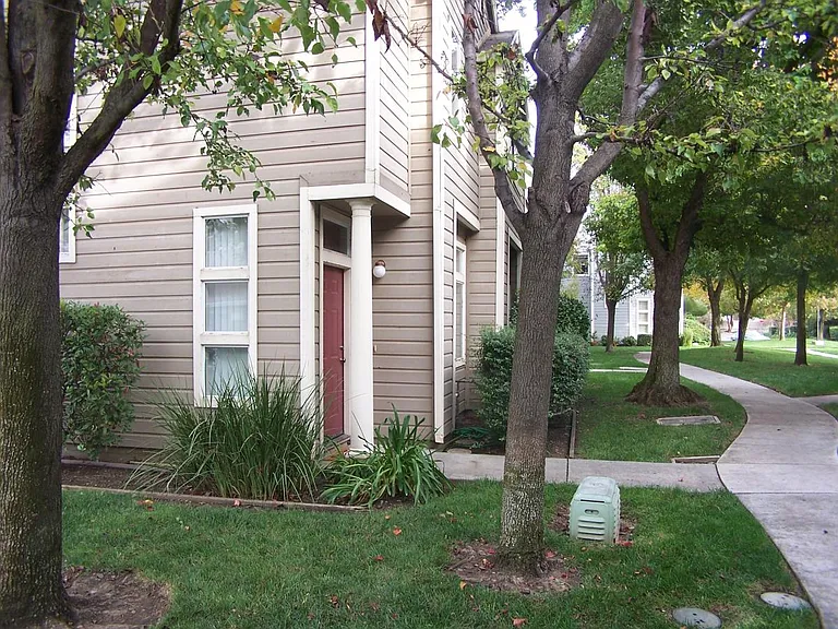 3125 Woods Cir — Photo 1