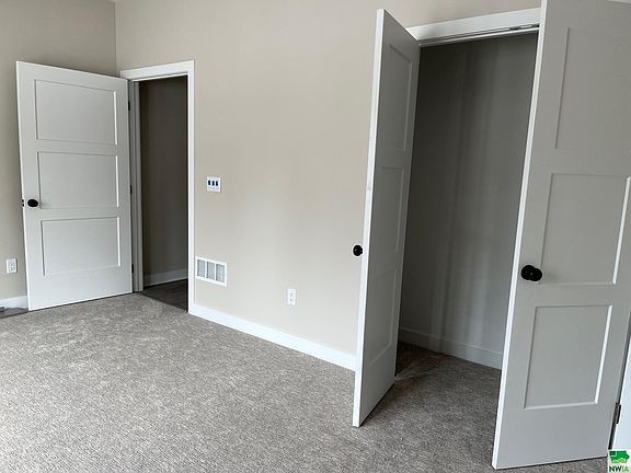 5th image of 4586 Whitetail Ct