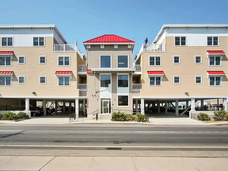 128 Ashworth Ave #203 — Photo 30