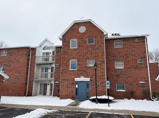 1354 Cunat Ct APT 3G, Lake In The Hills, IL 60156