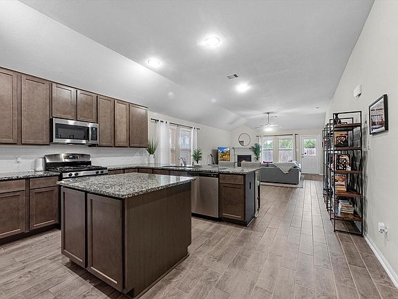3rd image of 18123 Gardens End Ln