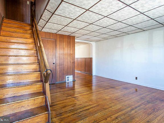 3rd image of 7624 Elmwood Ave