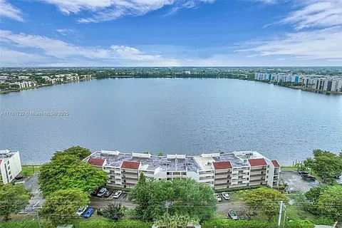 109 Lake Emerald Dr #108 Photo 1