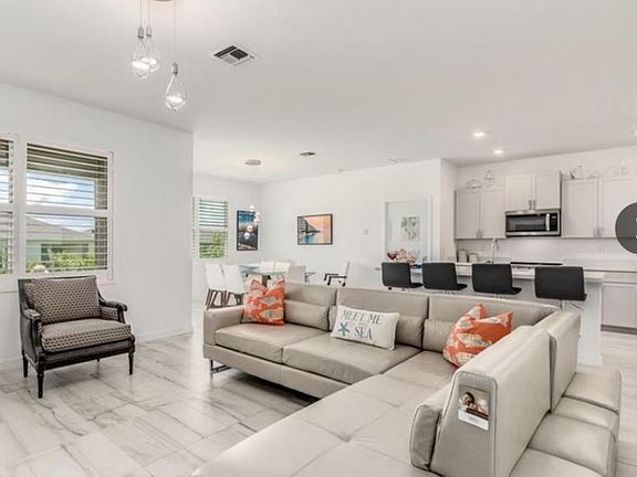 4th image of 2901 NE Breezeway Cir