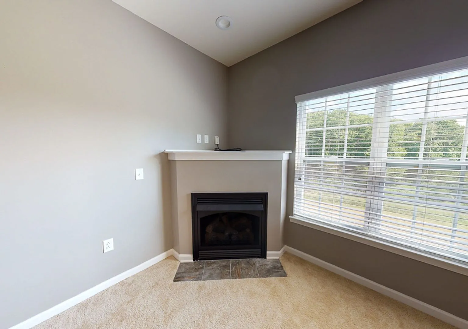 Third Floor Rear View 2 Bedroom in a Gated Community! — Photo 4