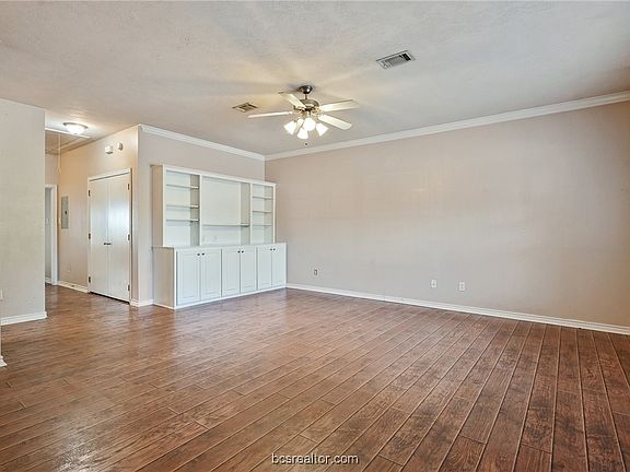 2nd image of 1702 Deacon Dr APT 102