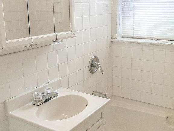 4th image of 5945 1/2 N Paulina St #1