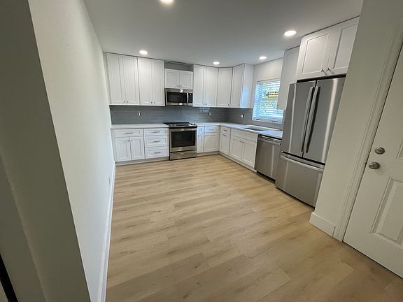 Kitchen. Front door