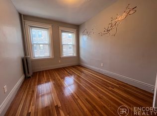 376 Riverway APT 11, Boston, MA 02115