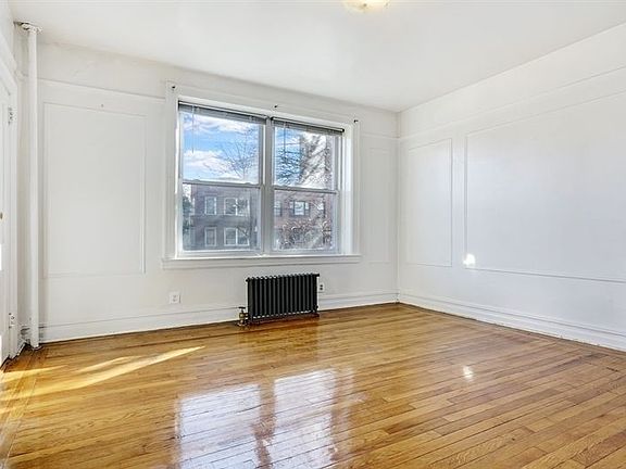 4th image of 3276 33rd St APT 1F