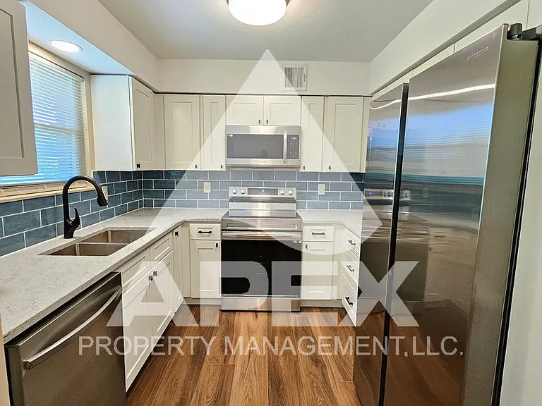 7306 Deane Hill Dr — Photo 8