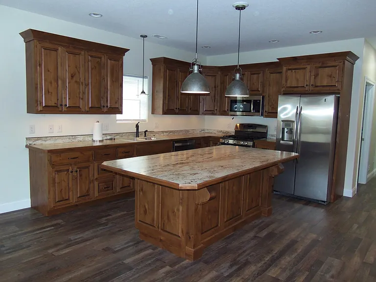 2526 Lynn Ave — Photo 5