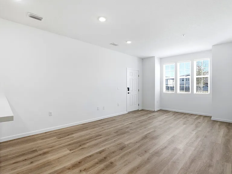 Venture Apartments — Photo 74
