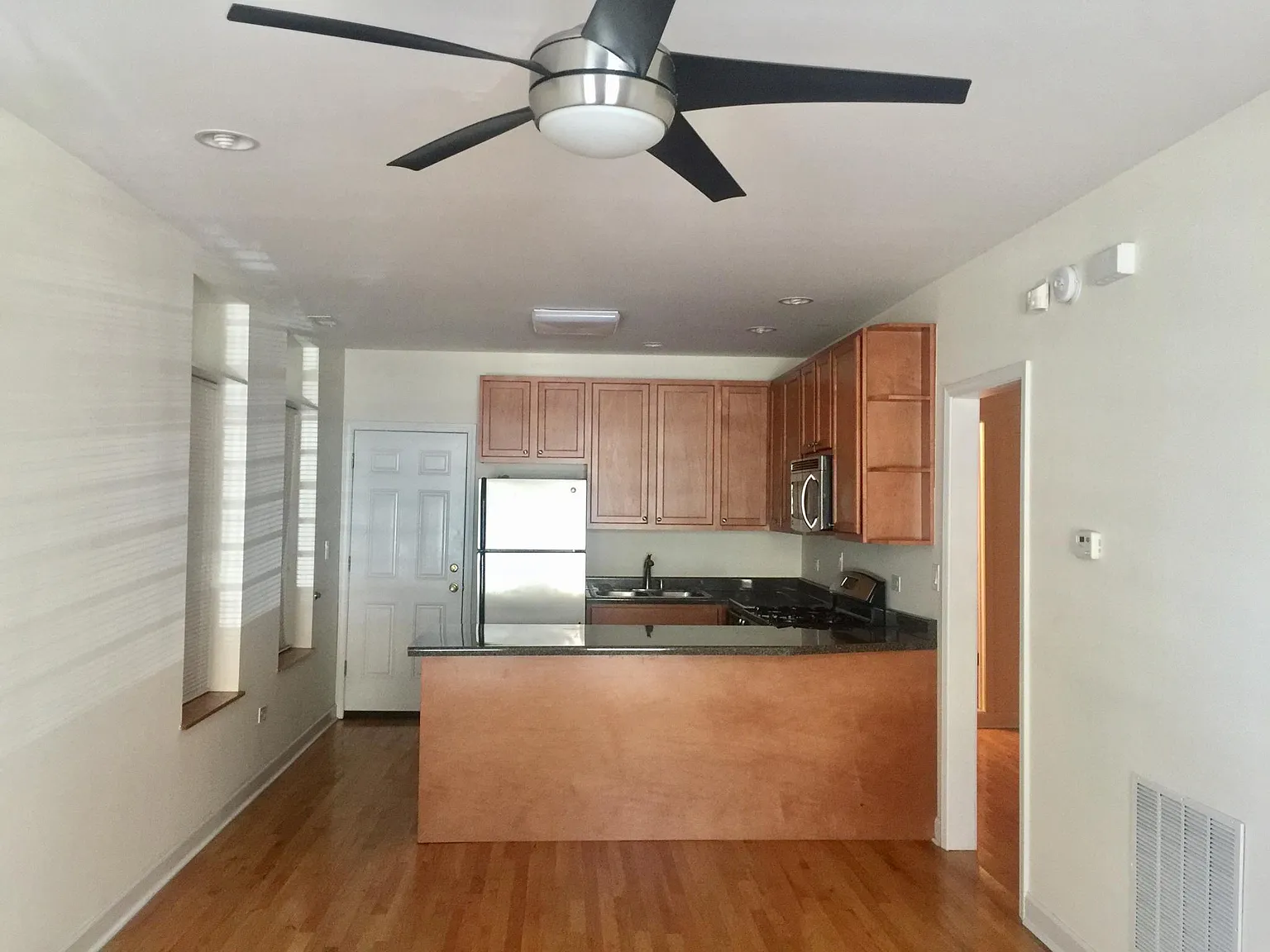 2 bed, 1500 sqft, $2,200 — Photo 2