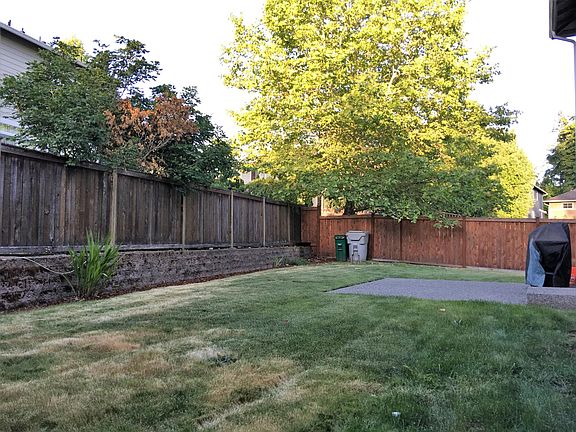 fully fence backyard for summer BBQ