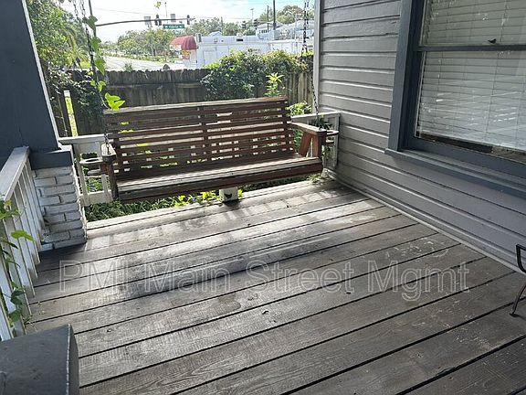 4th image of 714 Putnam Ave