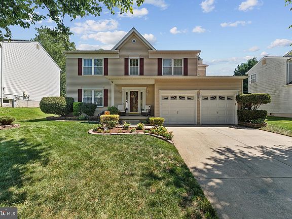 3rd image of 6208 Greenleaf Ln