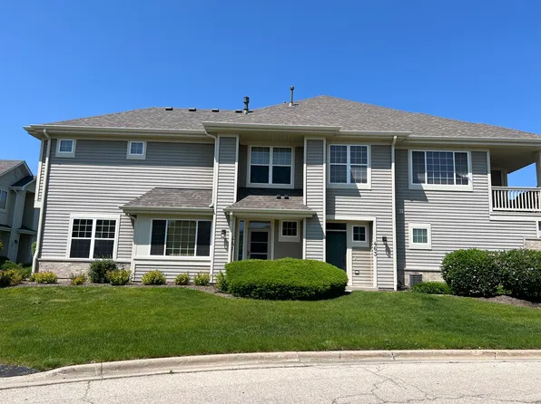 461 Blue Springs Dr, Fox Lake, IL 60020