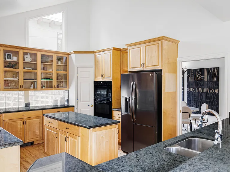 910 Kalmia Ave — Photo 13