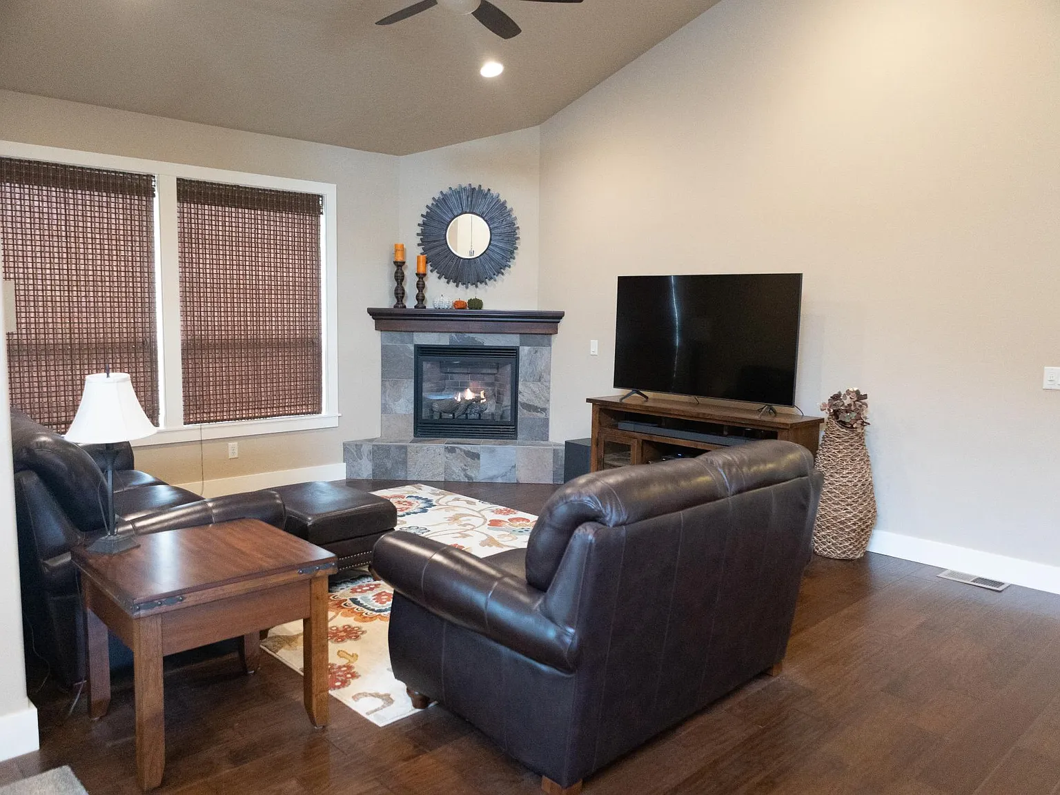 4 bed, 2045 sqft, $3,200 — Photo 4