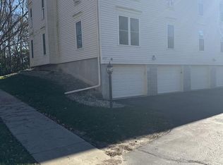 6717 Park Edge Dr APT B, Madison, WI 53719