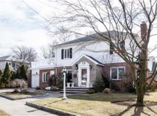 22104 Kingsbury Ave, Hollis Hills, NY 11364