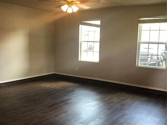 4th image of 701 E Mustang St