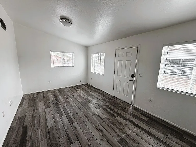 290 N Hamilton St #4 — Photo 2