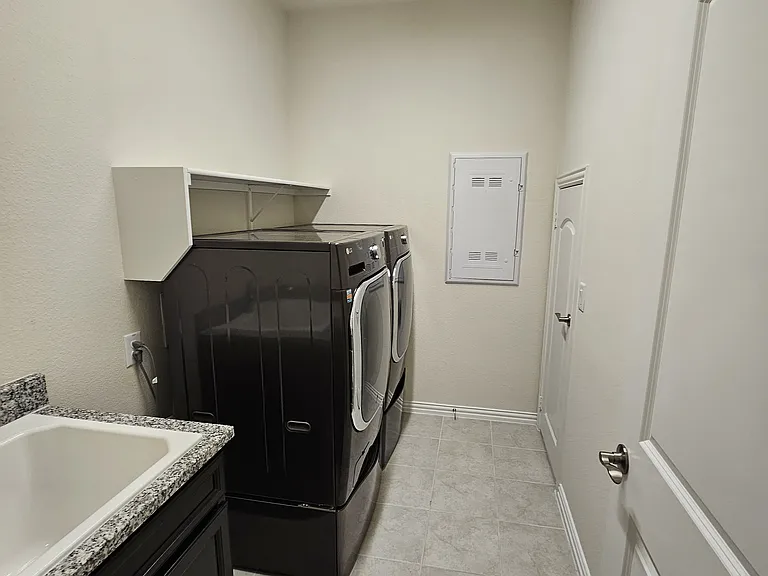 2038 Celebration Ln — Photo 3