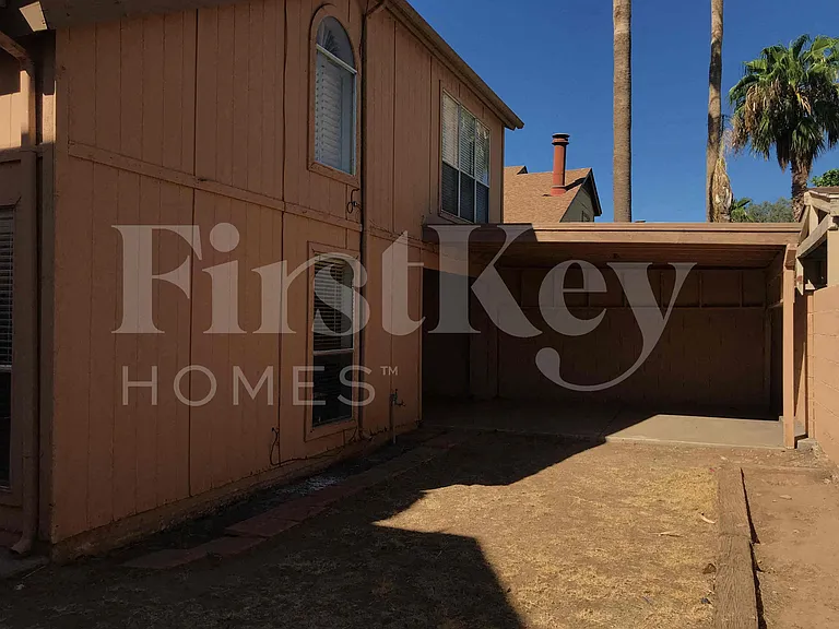 526 E Topeka Dr — Photo 22