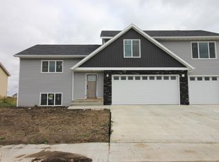 25 Olive Tree Cir, Minot, ND 58703