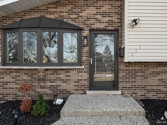 3rd image of 204 S Iowa Ave