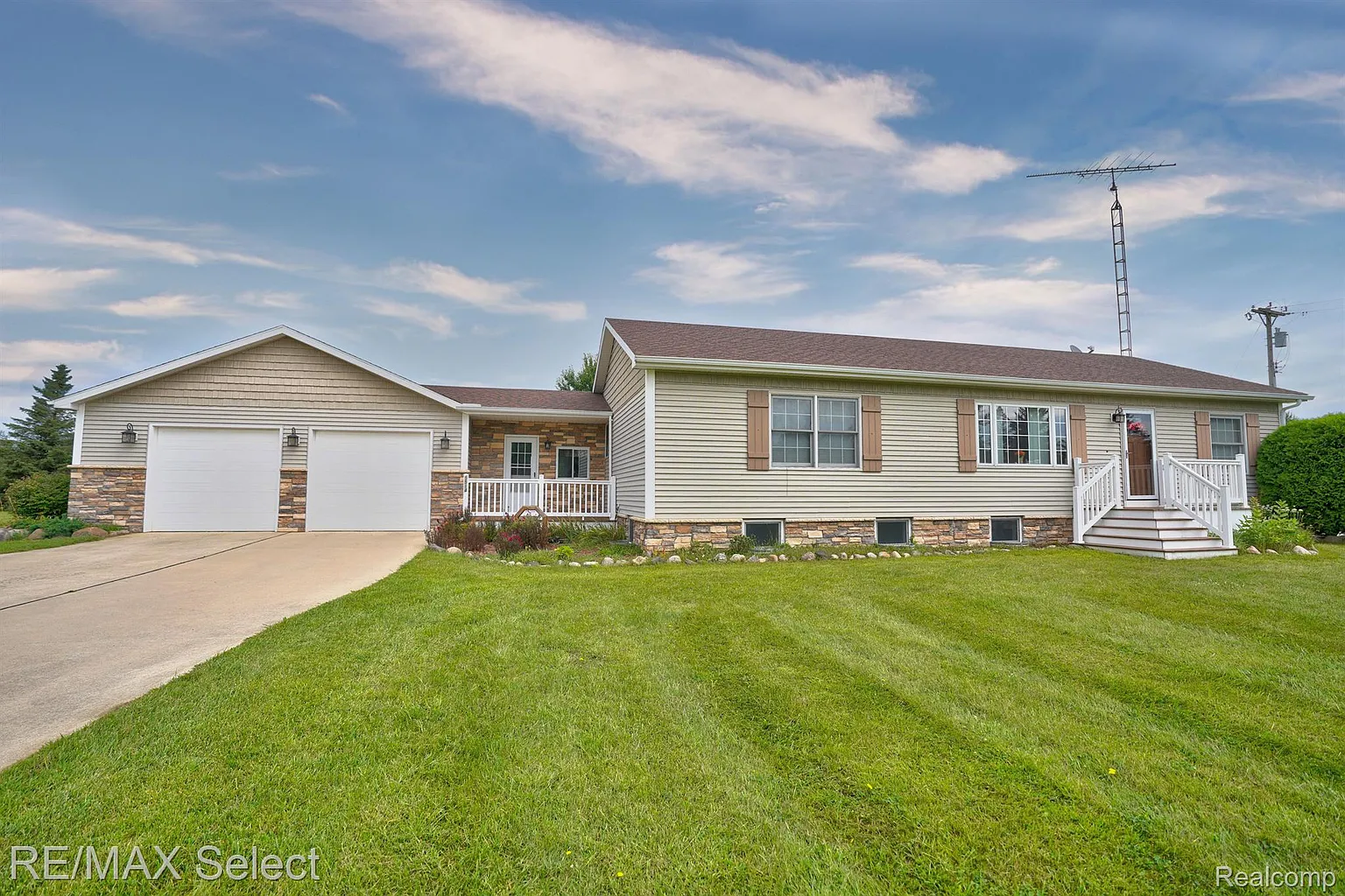 5514 Columbiaville Rd photo 1