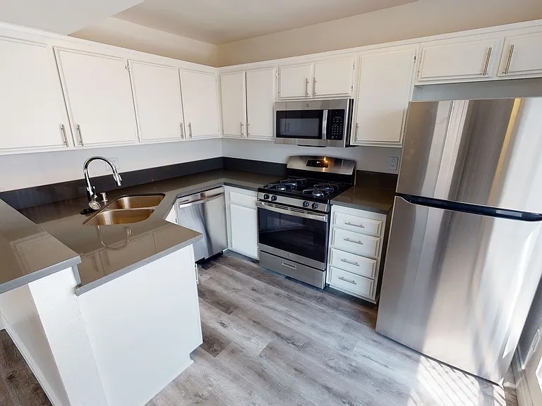 Clark Apartments...Gorgeous 2 Story Penthouse...Full Amenities...CALL NOW! — Photo 9