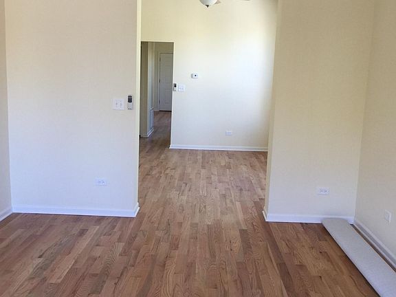 4th image of 1067 W Cornelia Ave #3F