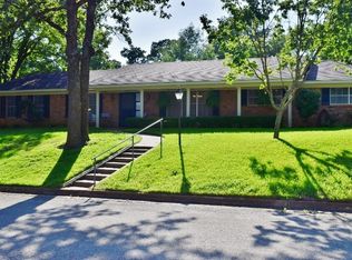 107 Lisa Ln, Palestine, TX 75803
