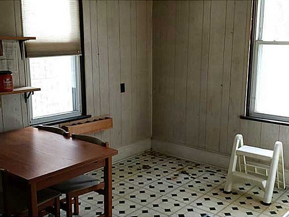 3rd image of 122 Talbot Ave